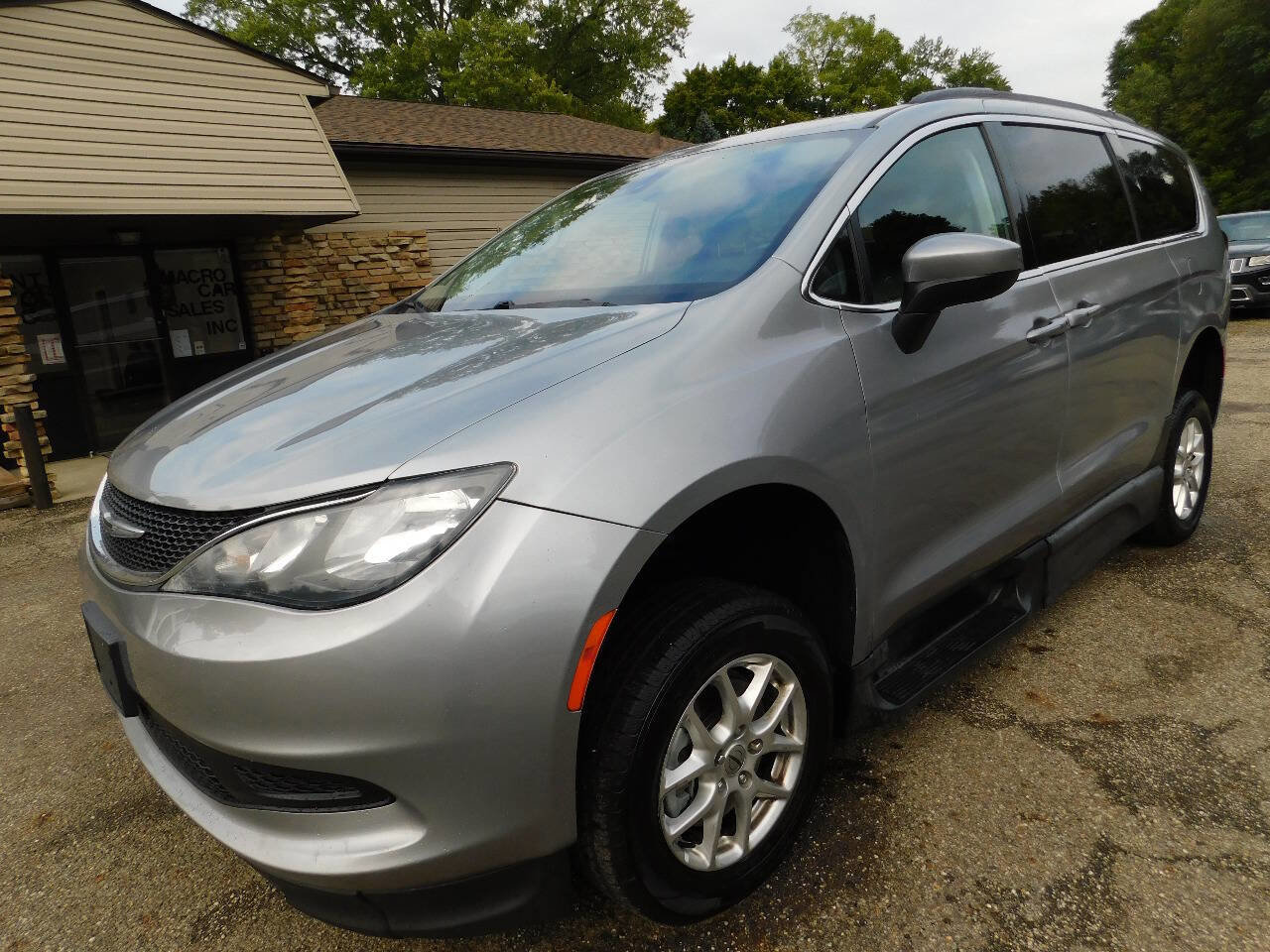 Used 2021 Chrysler Voyager Lxi w/ Cold Weather Group image 11