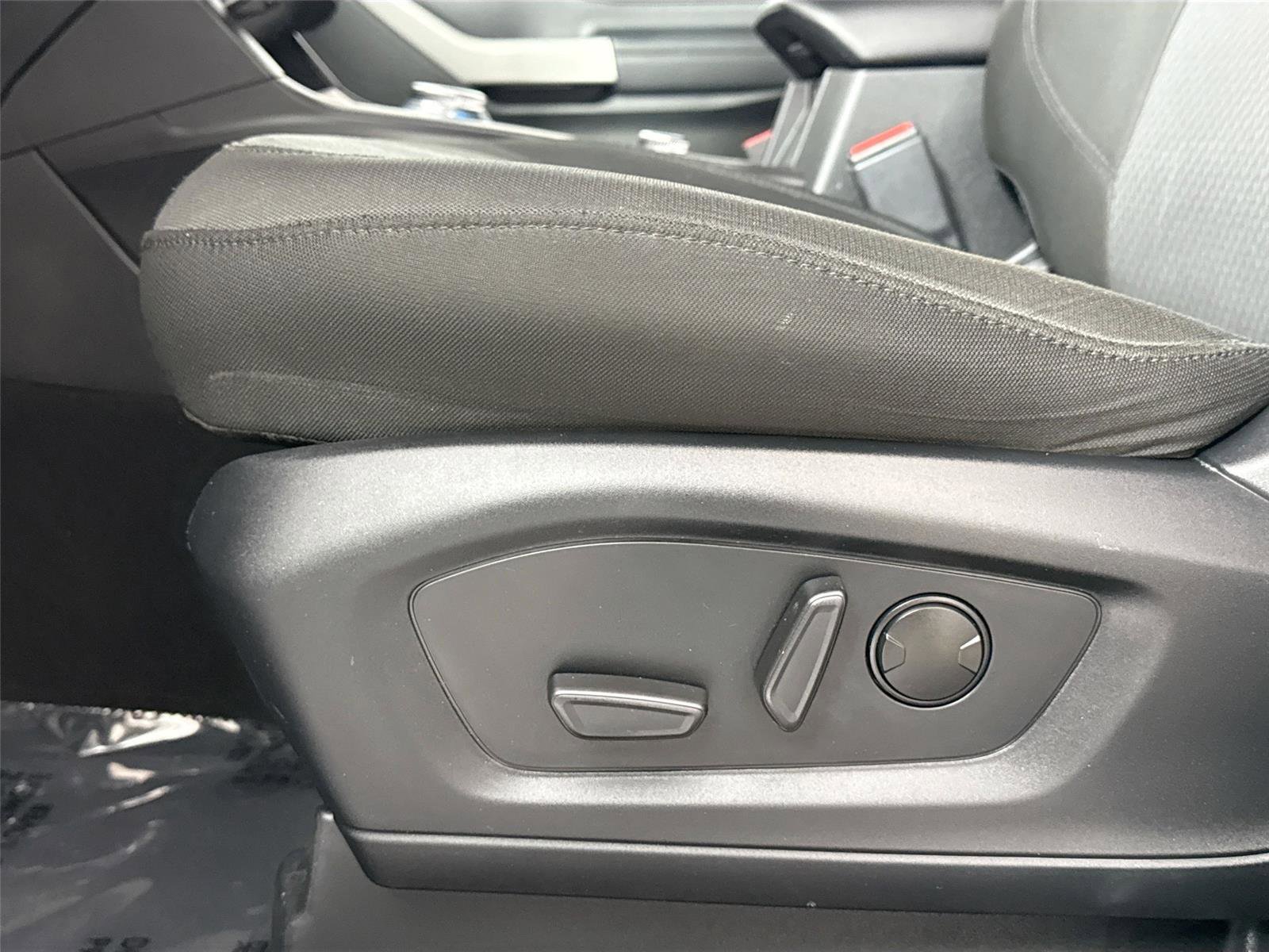 Used 2024 Ford Explorer XLT w/ Class IV Trailer Tow Package image 27