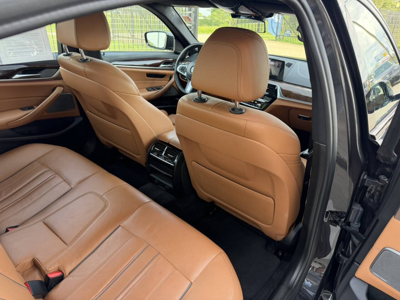 Used 2018 BMW 540i w/ M Sport Package RWD image 14