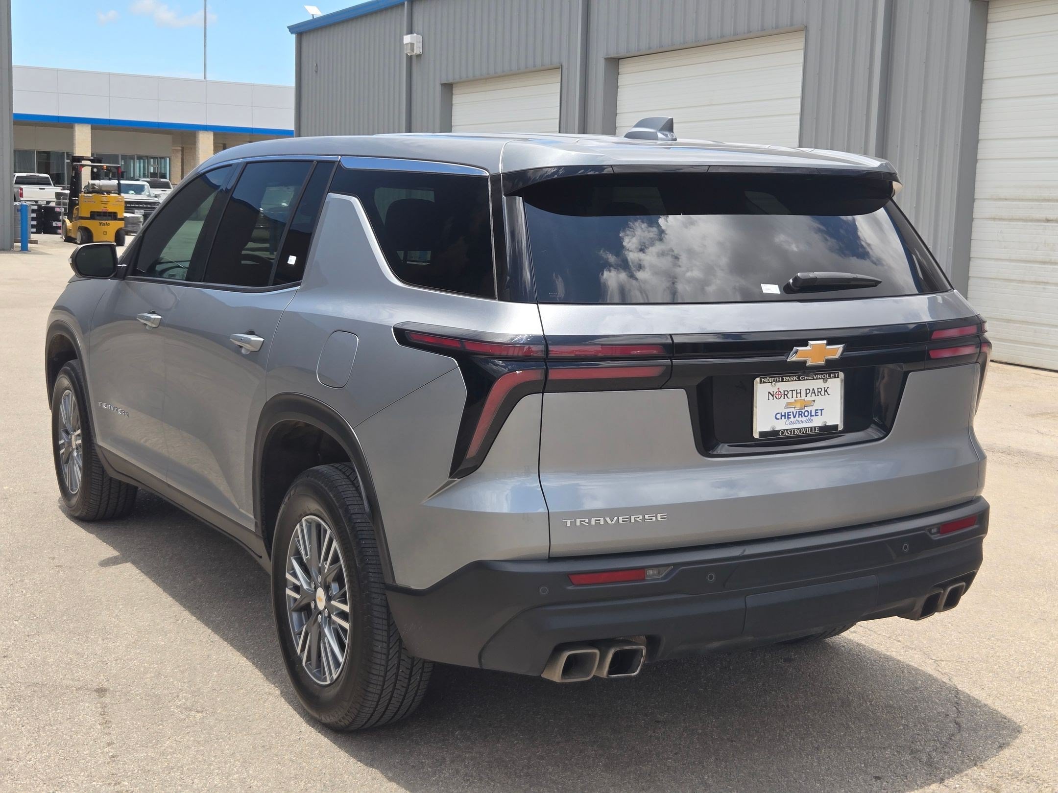 Certified 2024 Chevrolet Traverse LS FWD image 5