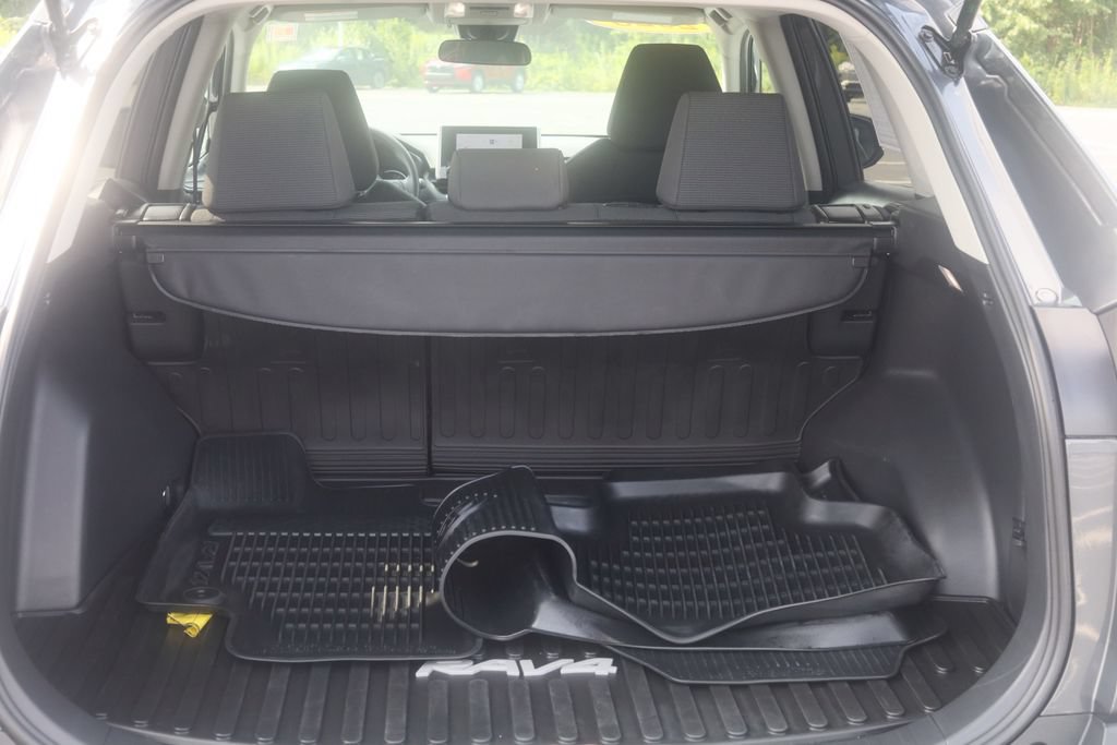 Used 2025 Toyota RAV4 LE AWD/4WD image 21
