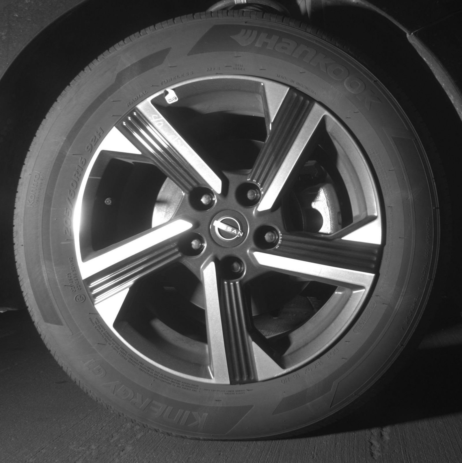 Used 2025 Nissan Sentra SV FWD image 16