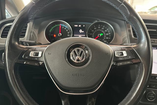 Used 2016 Volkswagen e-Golf SEL Premium w/ Driver Assistance Package image 27