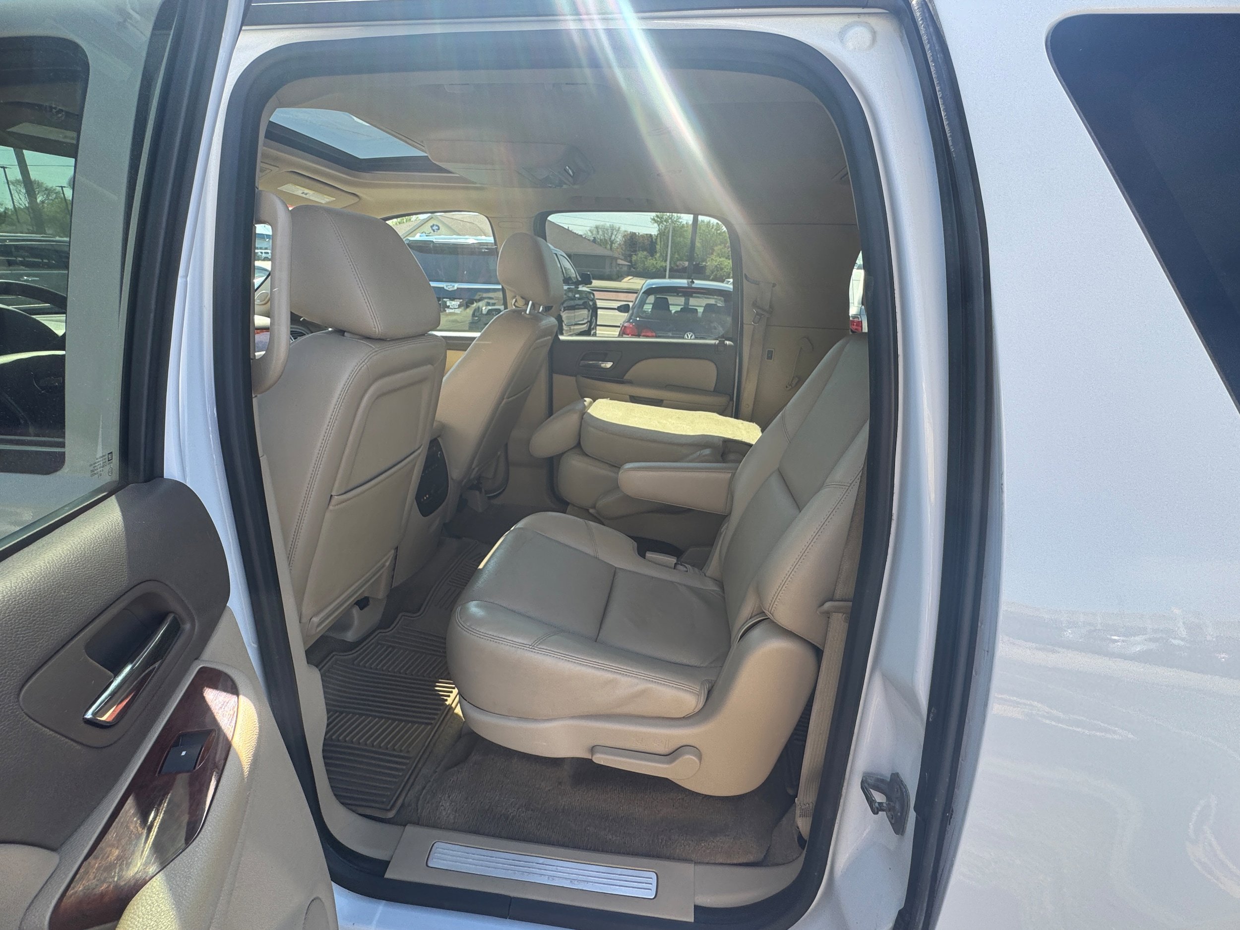 Used 2012 Chevrolet Suburban LTZ AWD/4WD image 5