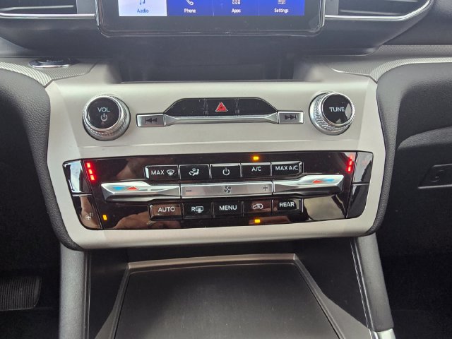 Used 2024 Ford Explorer XLT w/ Equipment Group 202A AWD/4WD image 23