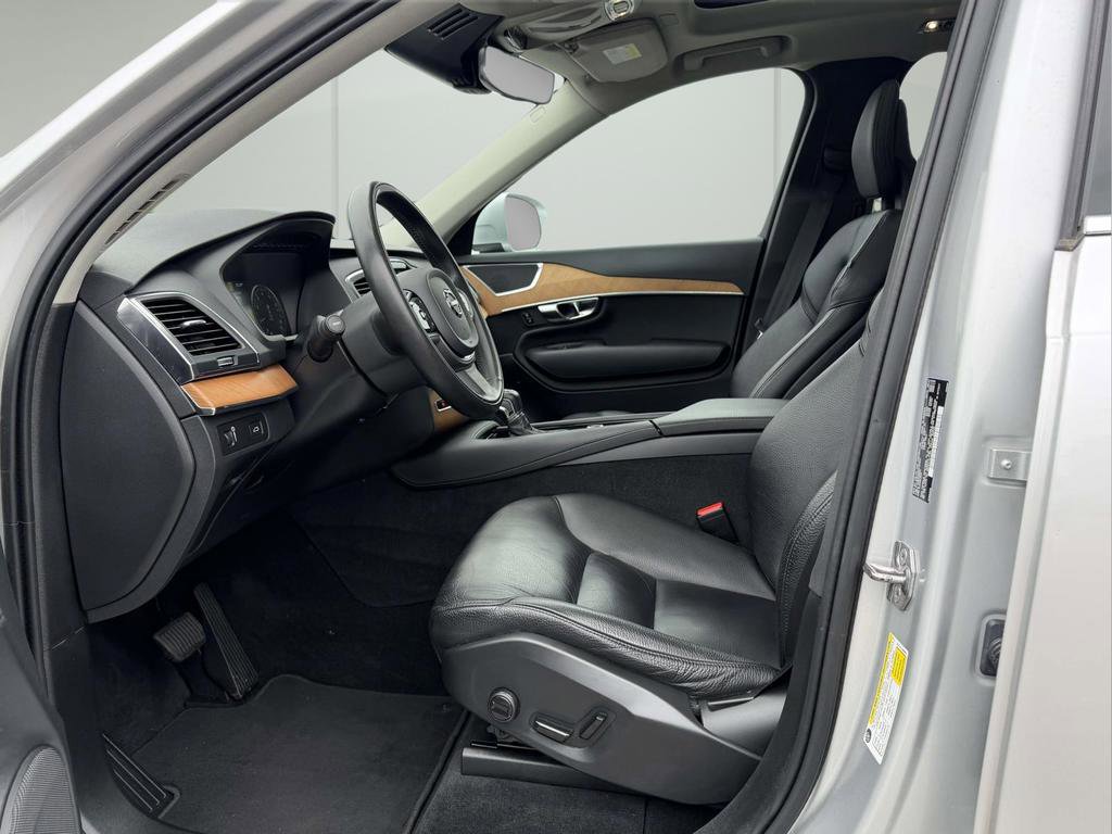 Used 2022 Volvo XC90 T5 Momentum w/ Climate Package FWD image 15