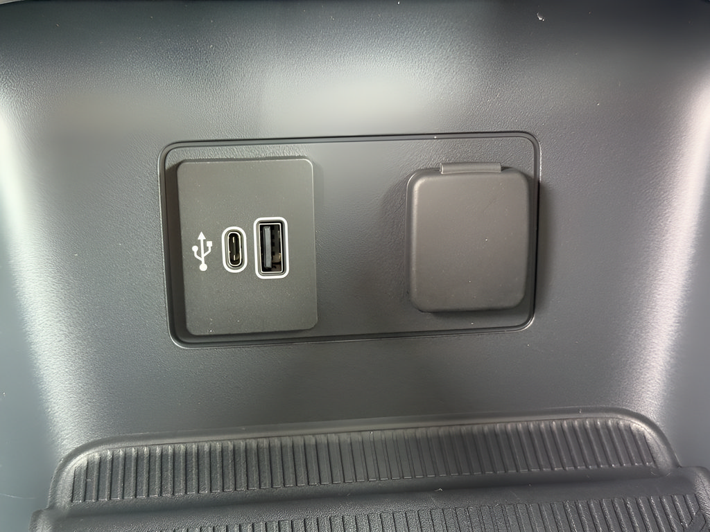 New 2026 Ford Explorer Active w/ Active Comfort Package AWD/4WD image 18