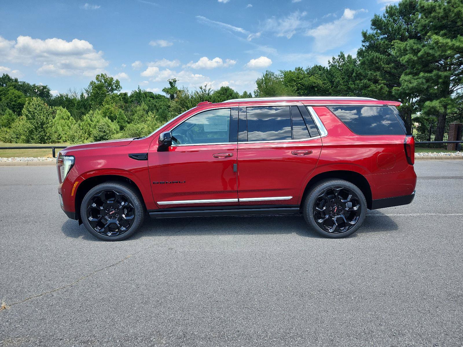 New 2026 GMC Yukon Denali w/ Denali Reserve Package AWD/4WD image 2