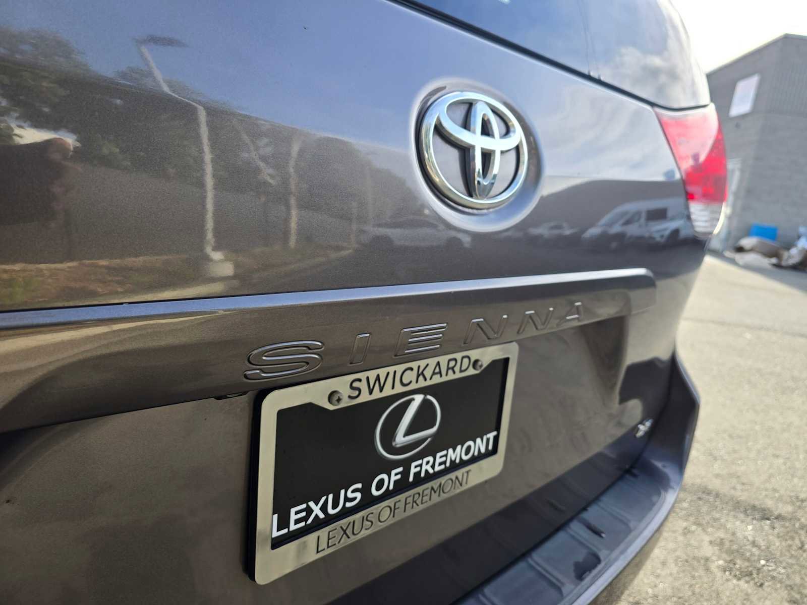 Used 2012 Toyota Sienna LE image 16