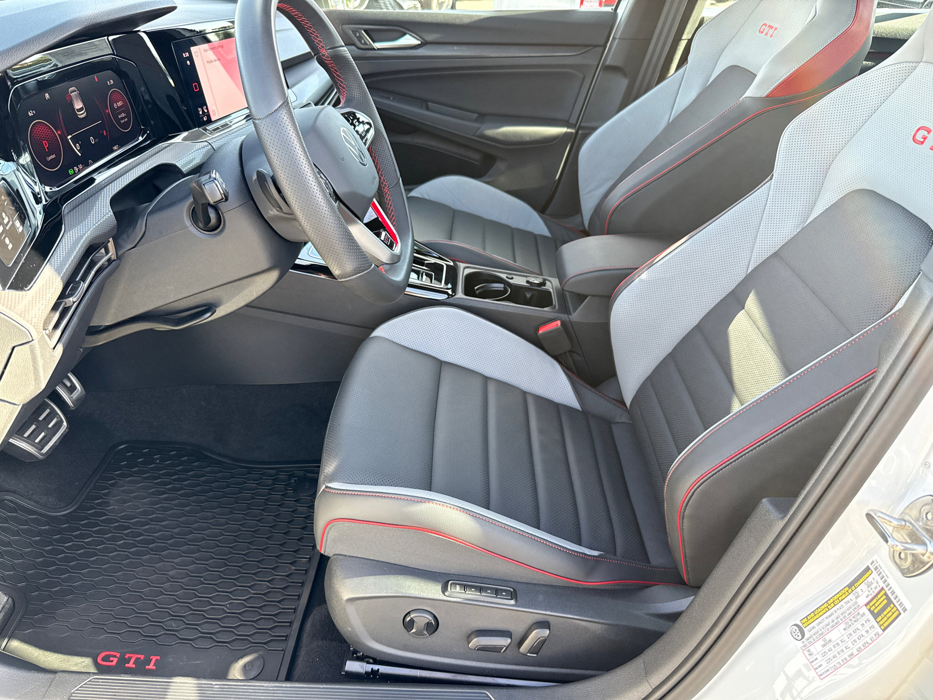 Used 2024 Volkswagen GTI SE FWD image 23