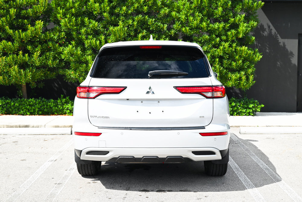 Used 2023 Mitsubishi Outlander SE Black Edition FWD image 3