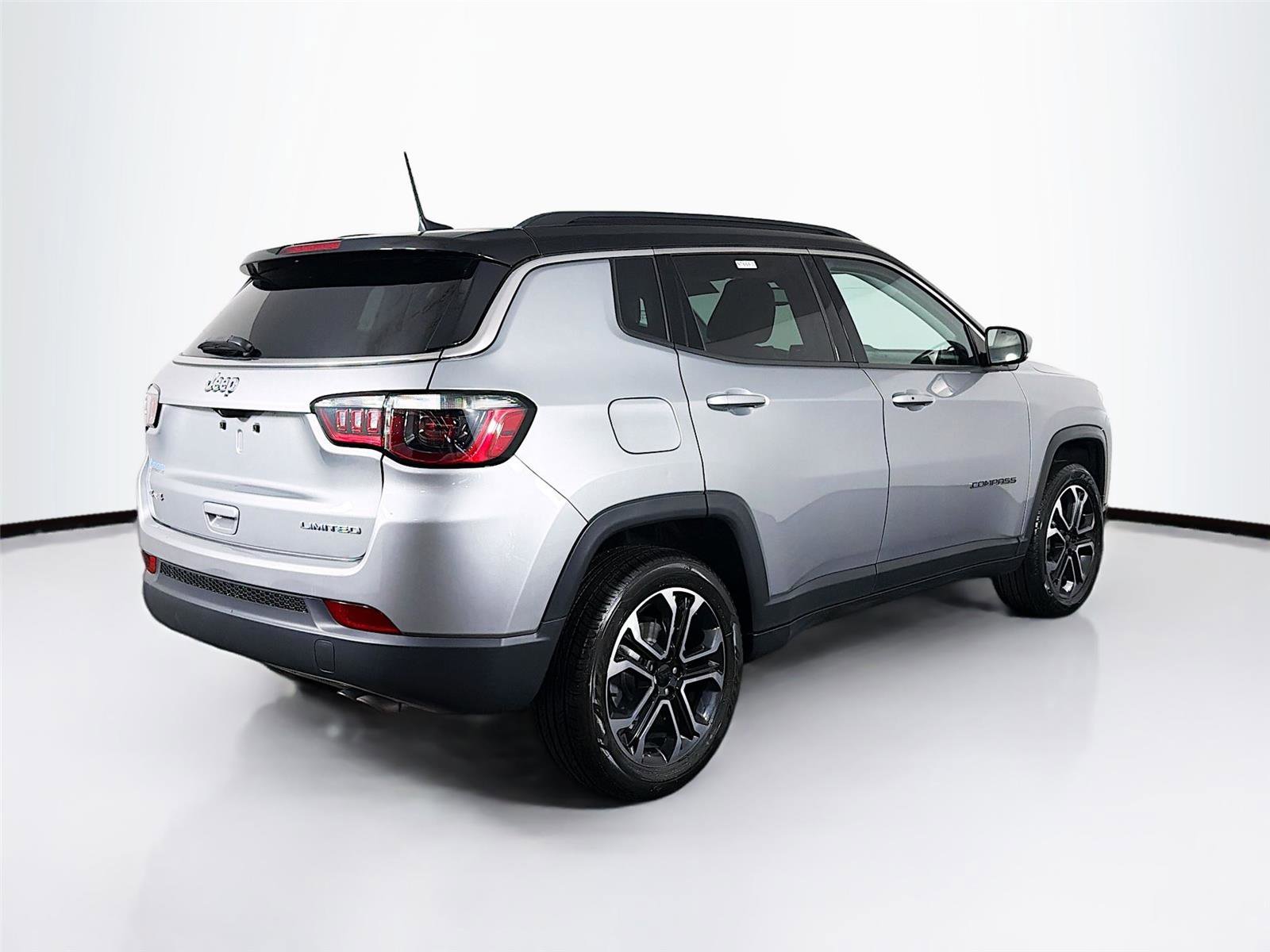 Used 2022 Jeep Compass Limited AWD/4WD image 7