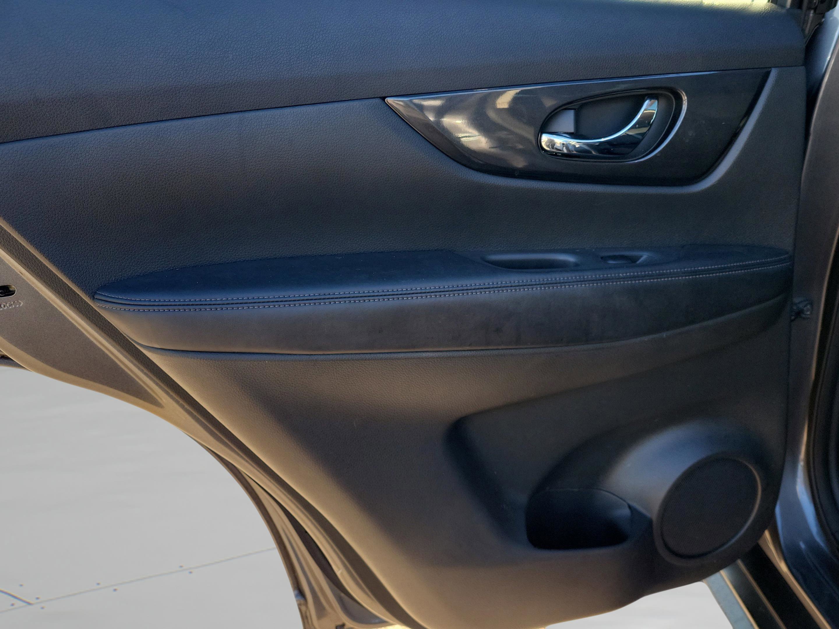 Certified 2017 Nissan Rogue SV image 12