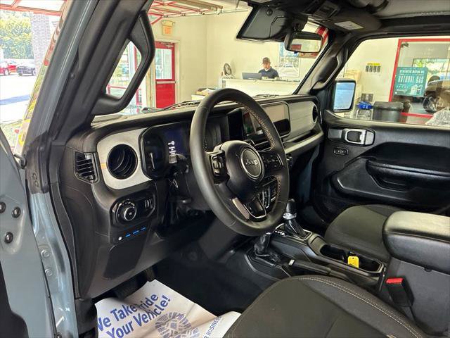 Certified 2024 Jeep Wrangler Unlimited AWD/4WD image 15