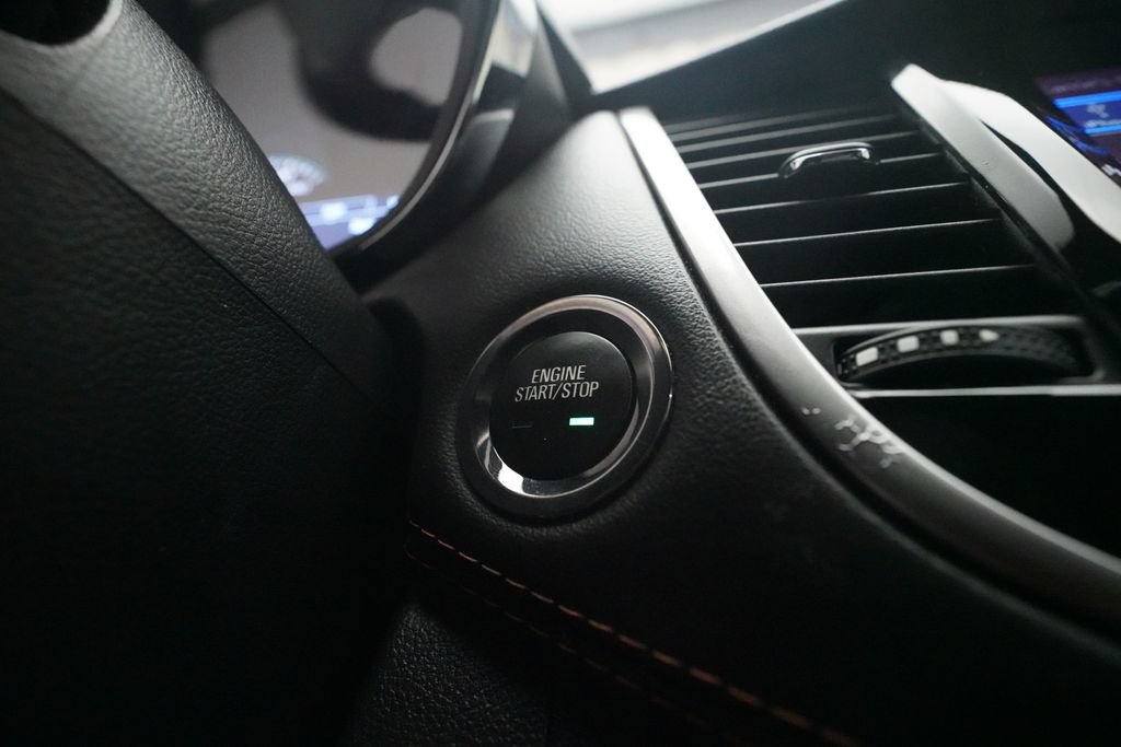 Used 2020 Chevrolet Trax LT w/ LT Convenience Package FWD image 30