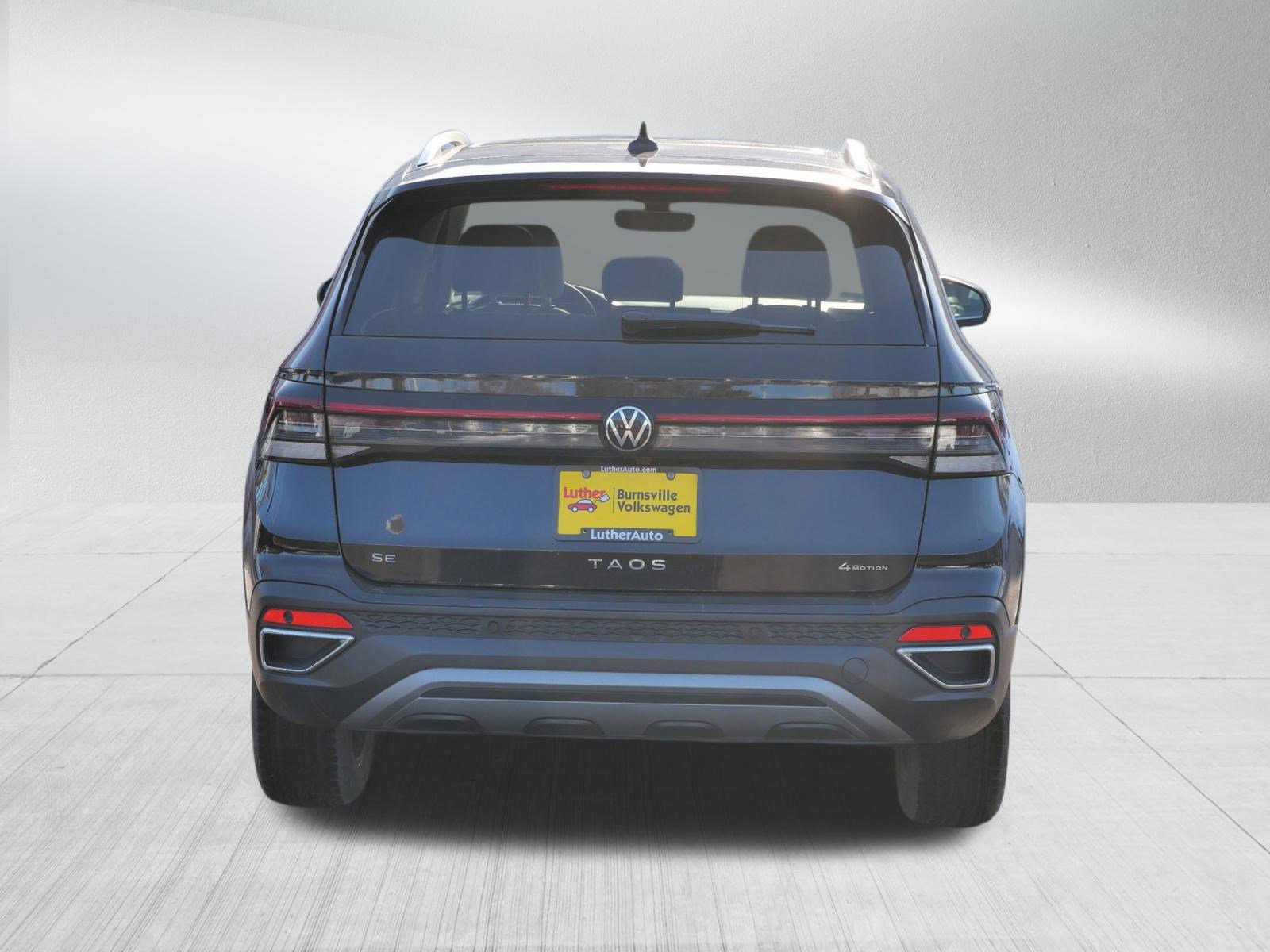 Certified 2025 Volkswagen Taos SE image 6