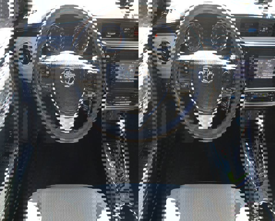 Used 2018 Toyota Corolla LE image 5