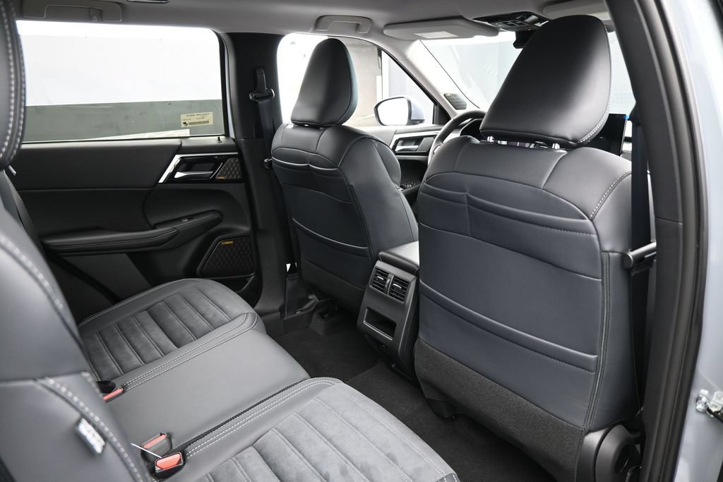 New 2026 Mitsubishi Outlander SE FWD image 48