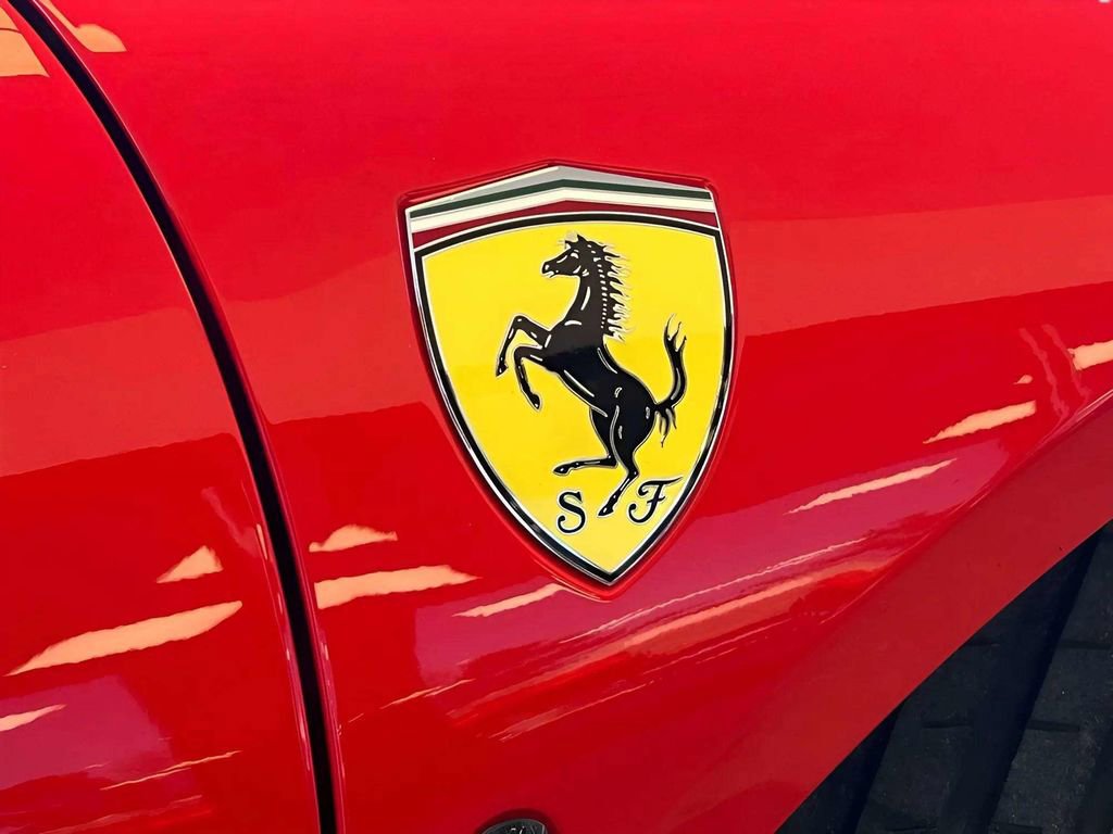 Used 2021 Ferrari F8 Tributo image 32