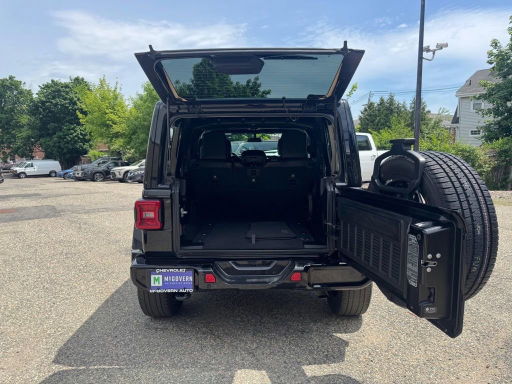 Used 2022 Jeep Wrangler Unlimited Sahara AWD/4WD image 5