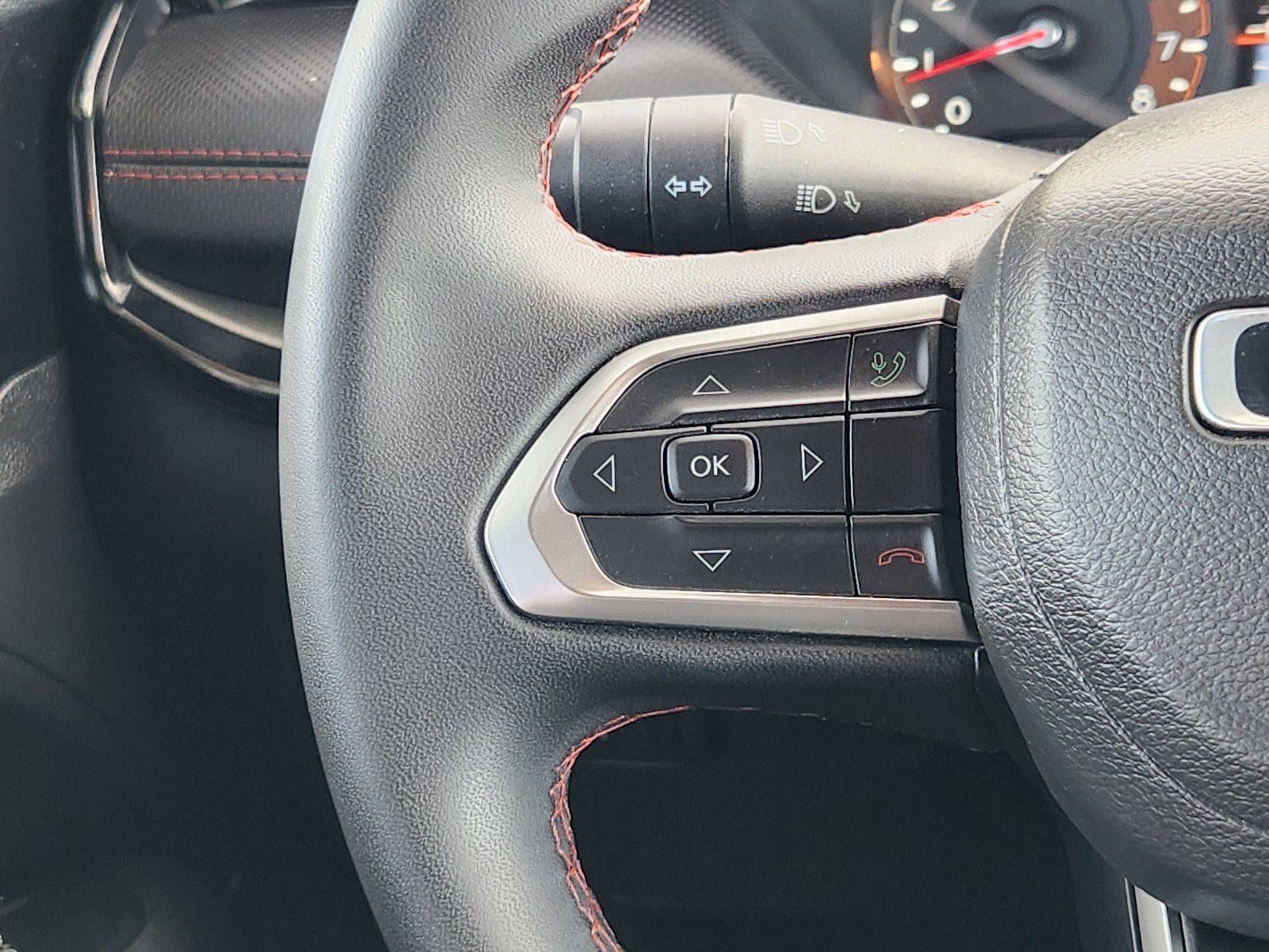 Used 2025 Jeep Compass Trailhawk AWD/4WD image 37