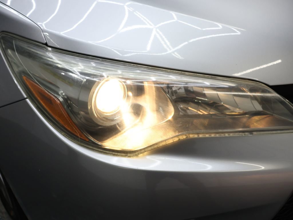 Used 2016 Toyota Camry SE image 25