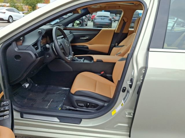 Used 2025 Lexus ES 300h w/ Premium Package image 17