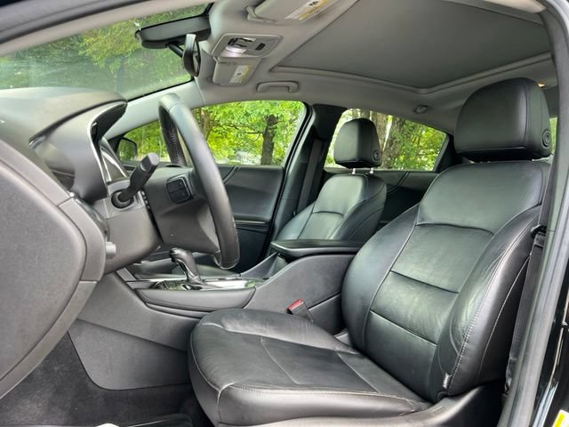 Used 2017 Chevrolet Malibu LT w/ Leather Package FWD image 13