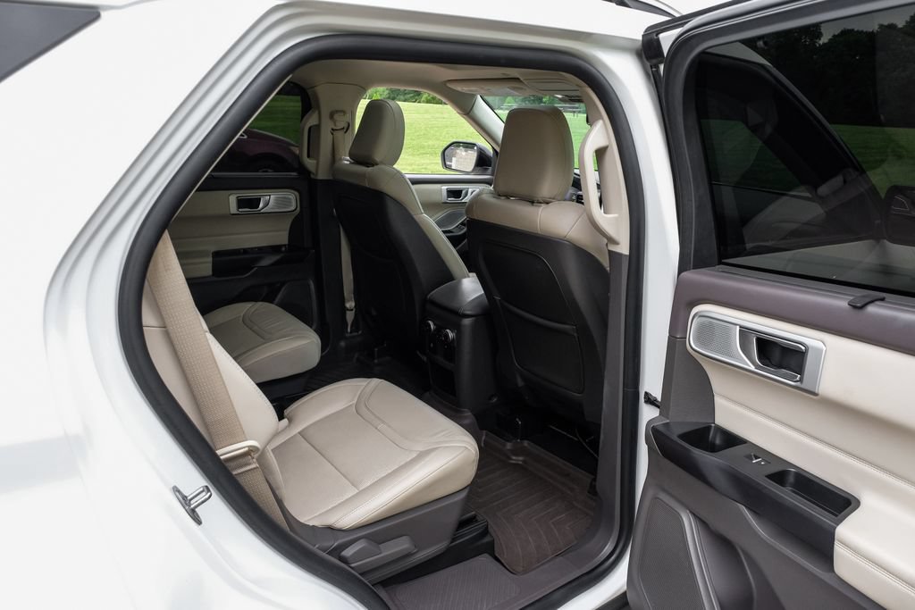 Used 2020 Ford Explorer Platinum w/ Premium Technology Package AWD/4WD image 43