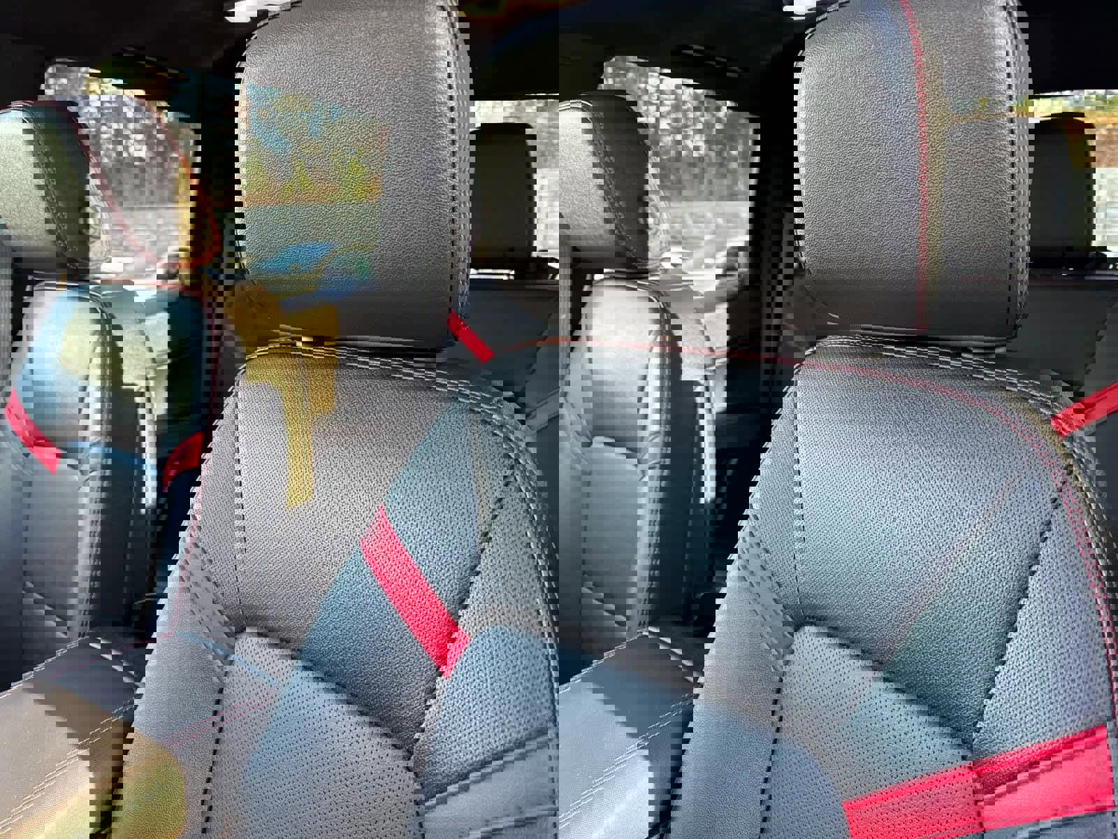 Used 2023 Chevrolet Colorado Z71 w/ Z71 Convenience Package 2 image 16