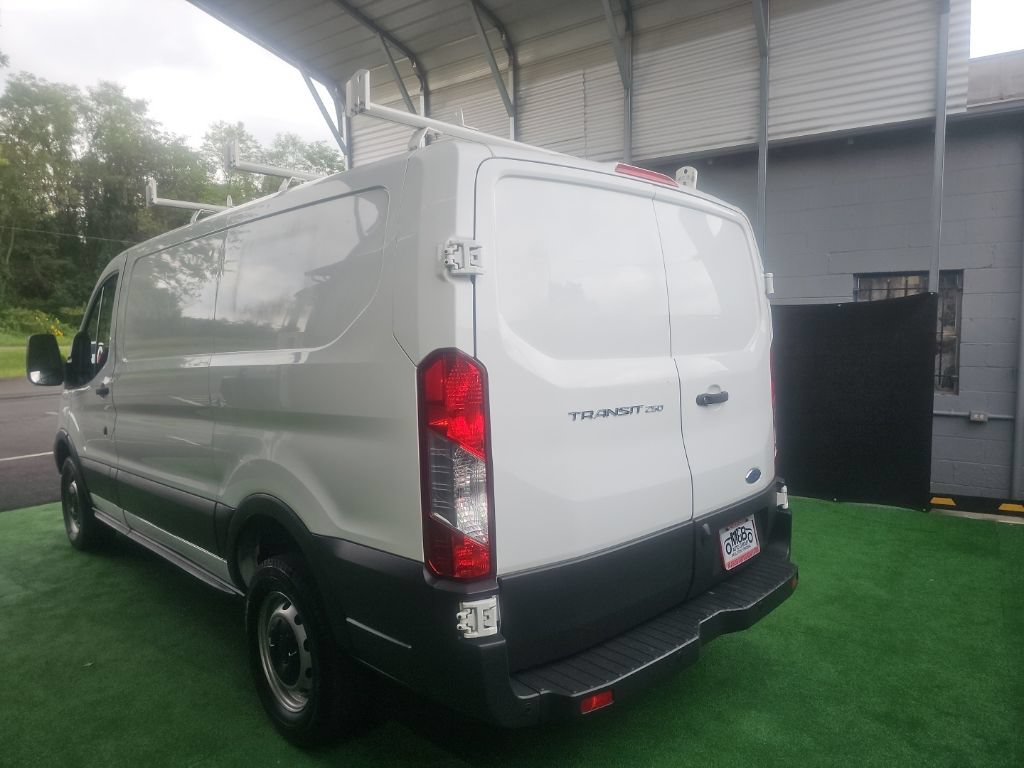 Used 2018 Ford Transit 250 130 Low Roof RWD image 4