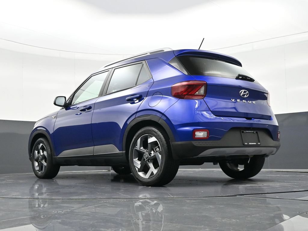 Used 2023 Hyundai Venue Limited image 31
