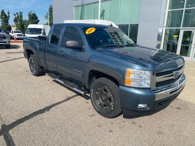 Used 2011 Chevrolet Silverado 1500 LT w/ All-Star Edition AWD/4WD image 4