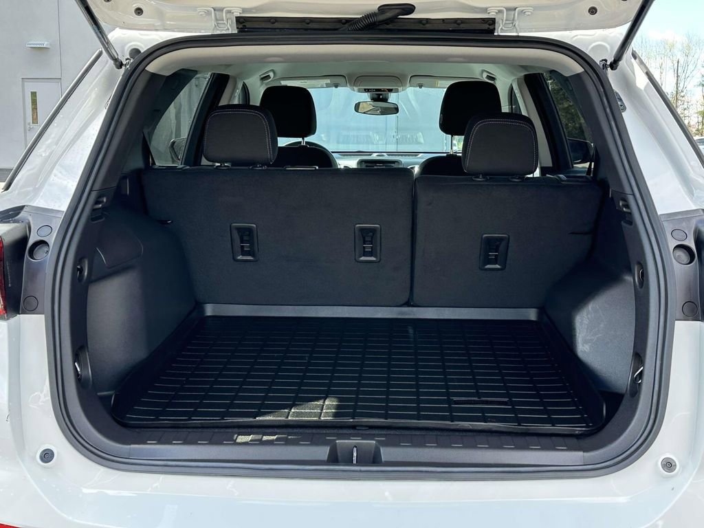 Used 2024 Chevrolet Equinox LS w/ LS Convenience Package image 8