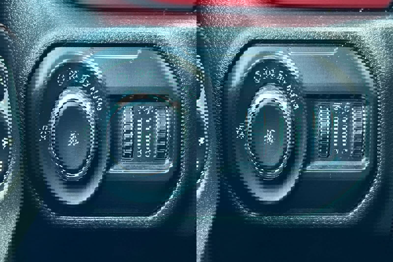 Used 2018 Jeep Wrangler Unlimited Rubicon AWD/4WD image 30