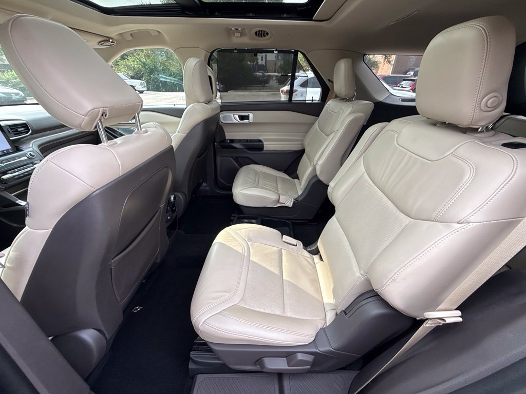 Used 2020 Ford Explorer Platinum w/ Premium Technology Package AWD/4WD image 29