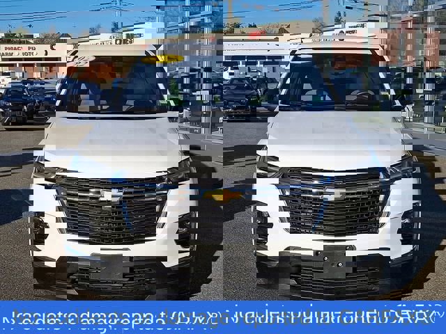 Used 2022 Chevrolet Traverse LS image 2