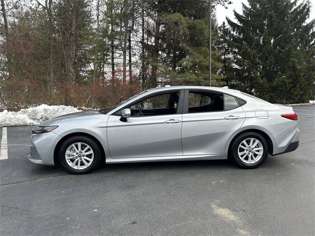 Used 2025 Toyota Camry LE image 7