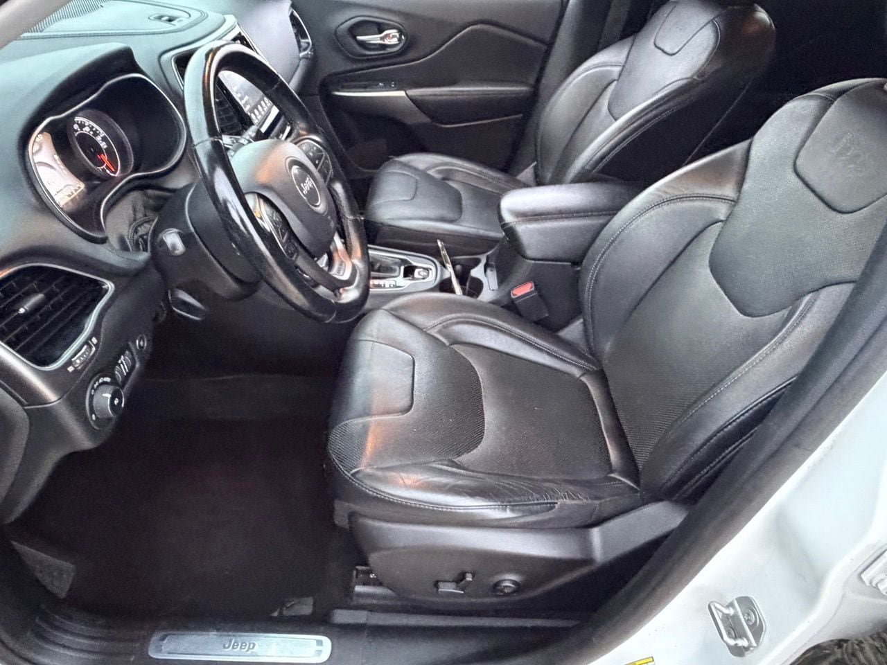 Used 2019 Jeep Cherokee Limited AWD/4WD image 34