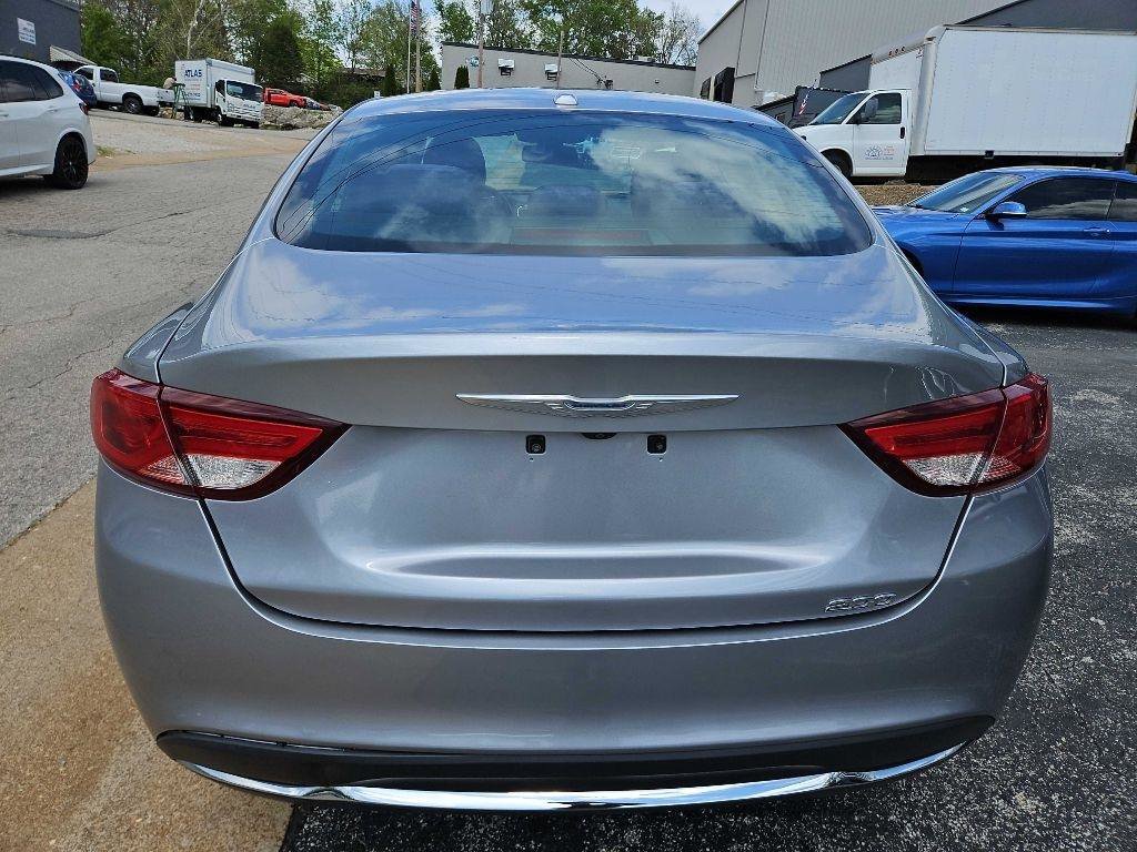 Used 2015 Chrysler 200 Limited w/ Convenience Group image 5
