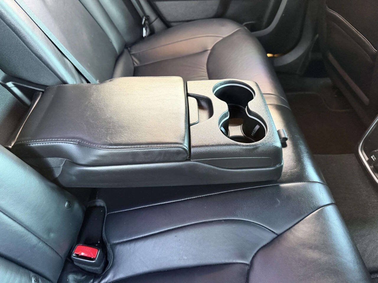 Used 2011 Chrysler 300 Limited RWD image 21