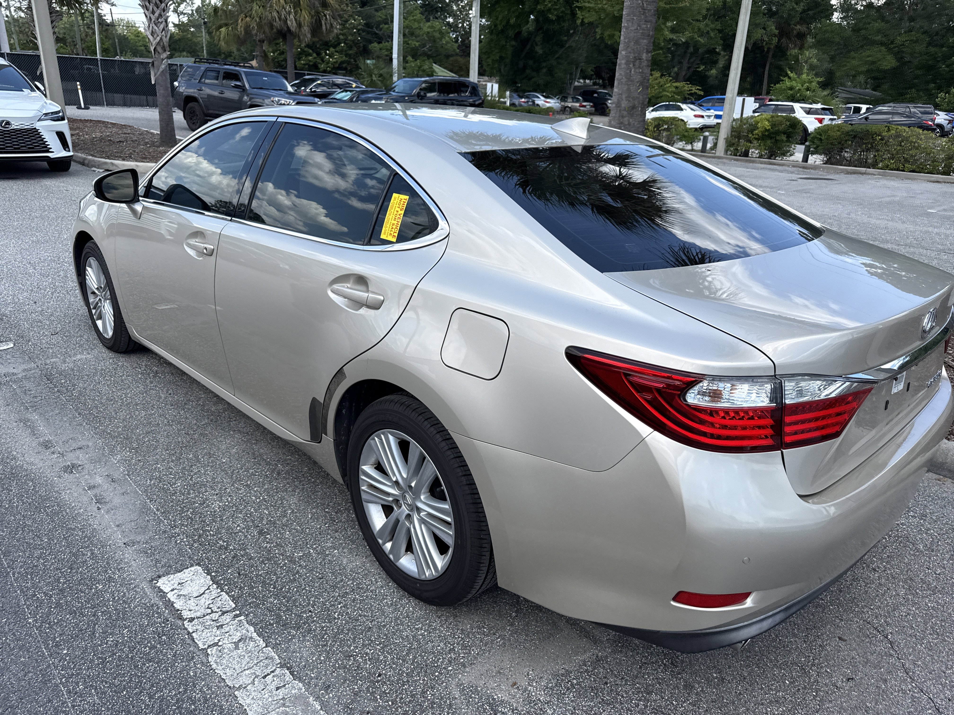 Used 2015 Lexus ES 350 w/ Premium Package FWD image 3