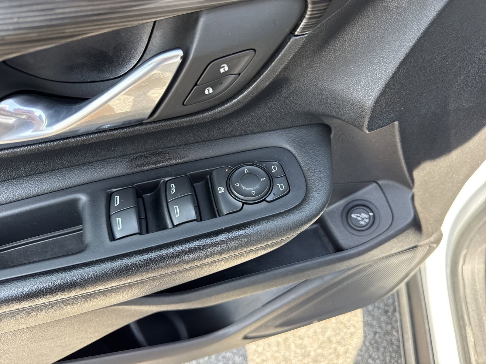 Used 2023 GMC Terrain SLE w/ Driver Convenience Package AWD/4WD image 14