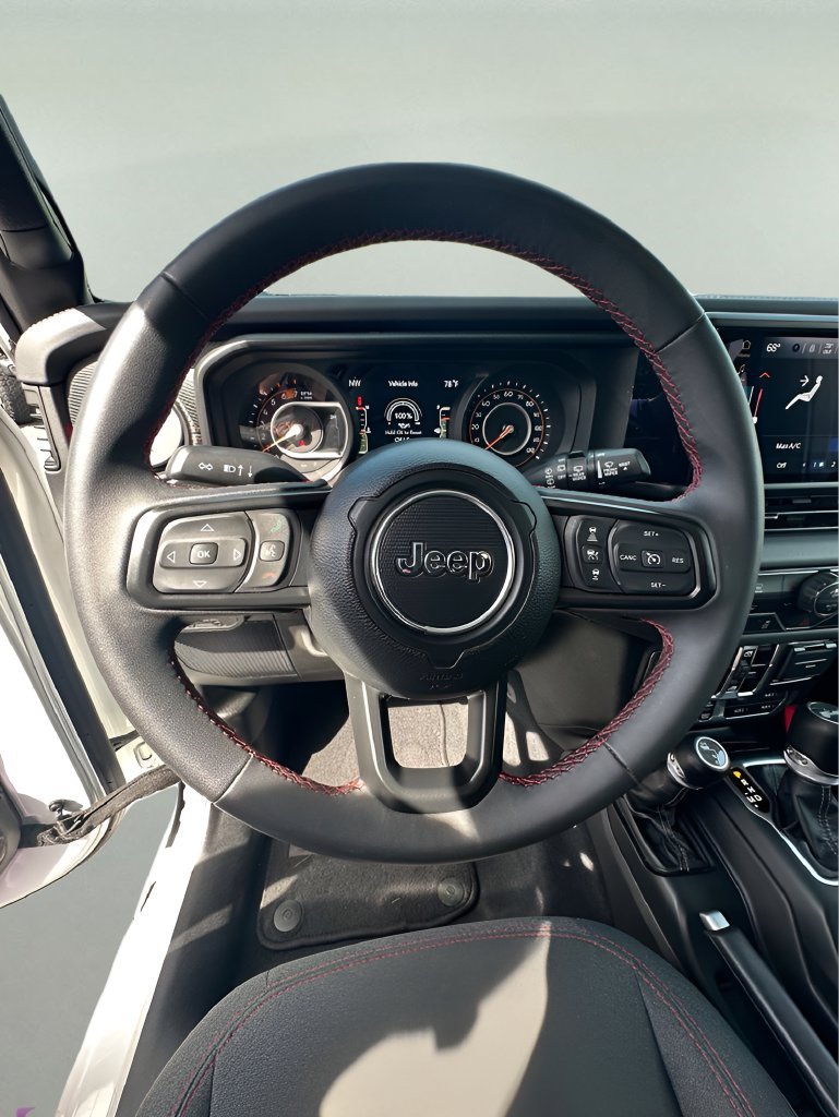 Used 2025 Jeep Wrangler Unlimited Rubicon AWD/4WD image 16