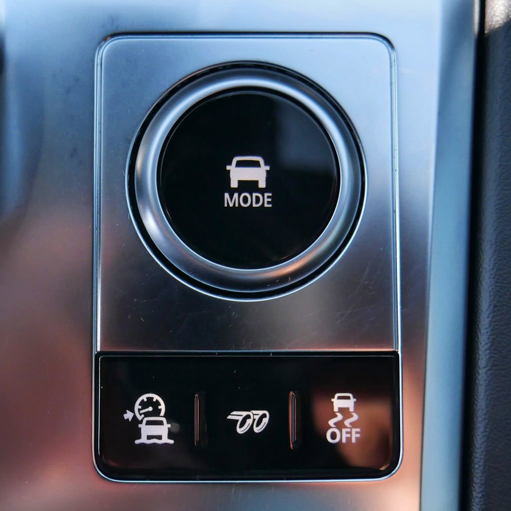 Used 2024 Jaguar F-PACE SVR image 47