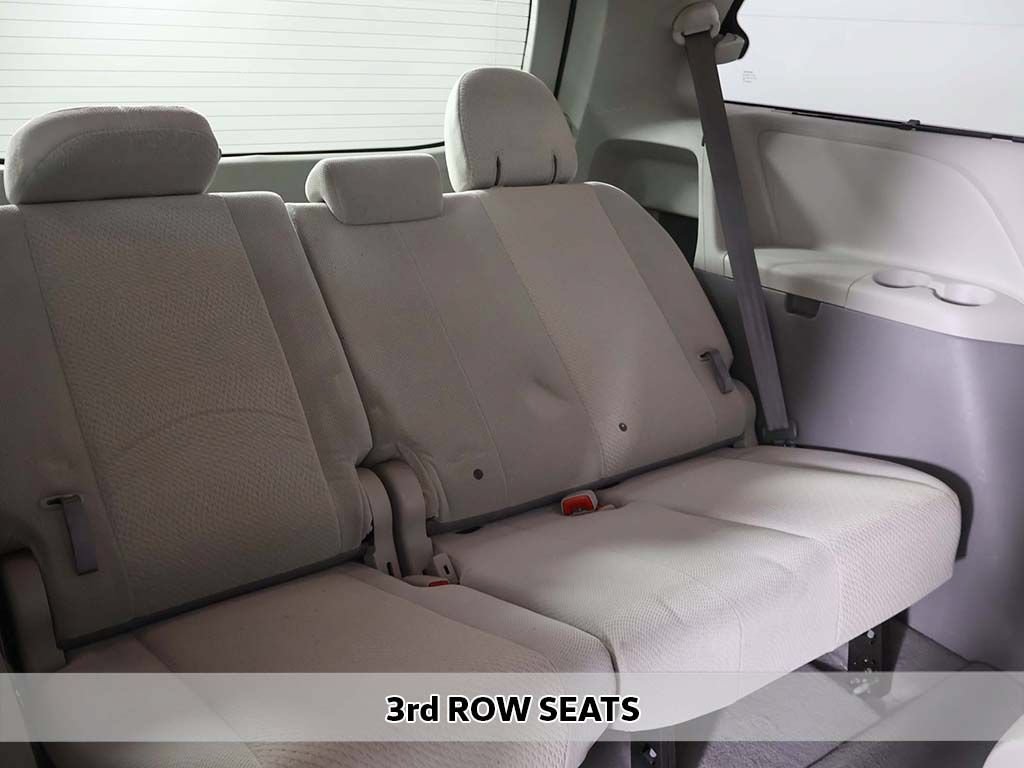 Used 2011 Toyota Sienna LE w/ Towing Pkg FWD image 4