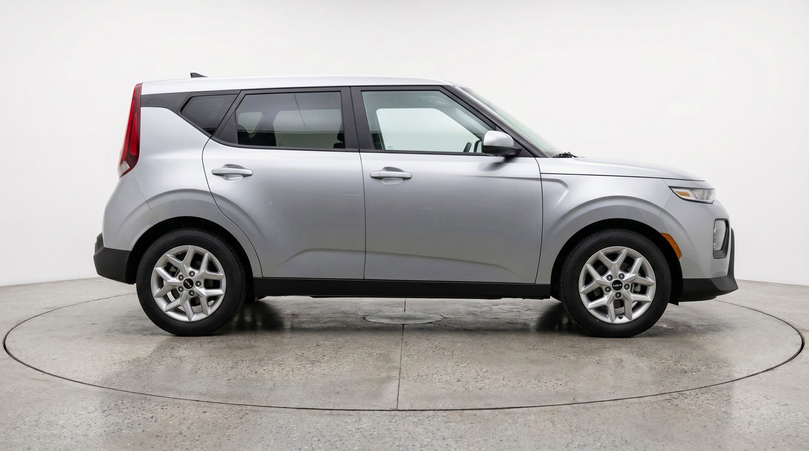 Used 2025 Kia Soul LX w/ LX Technology Package FWD image 11