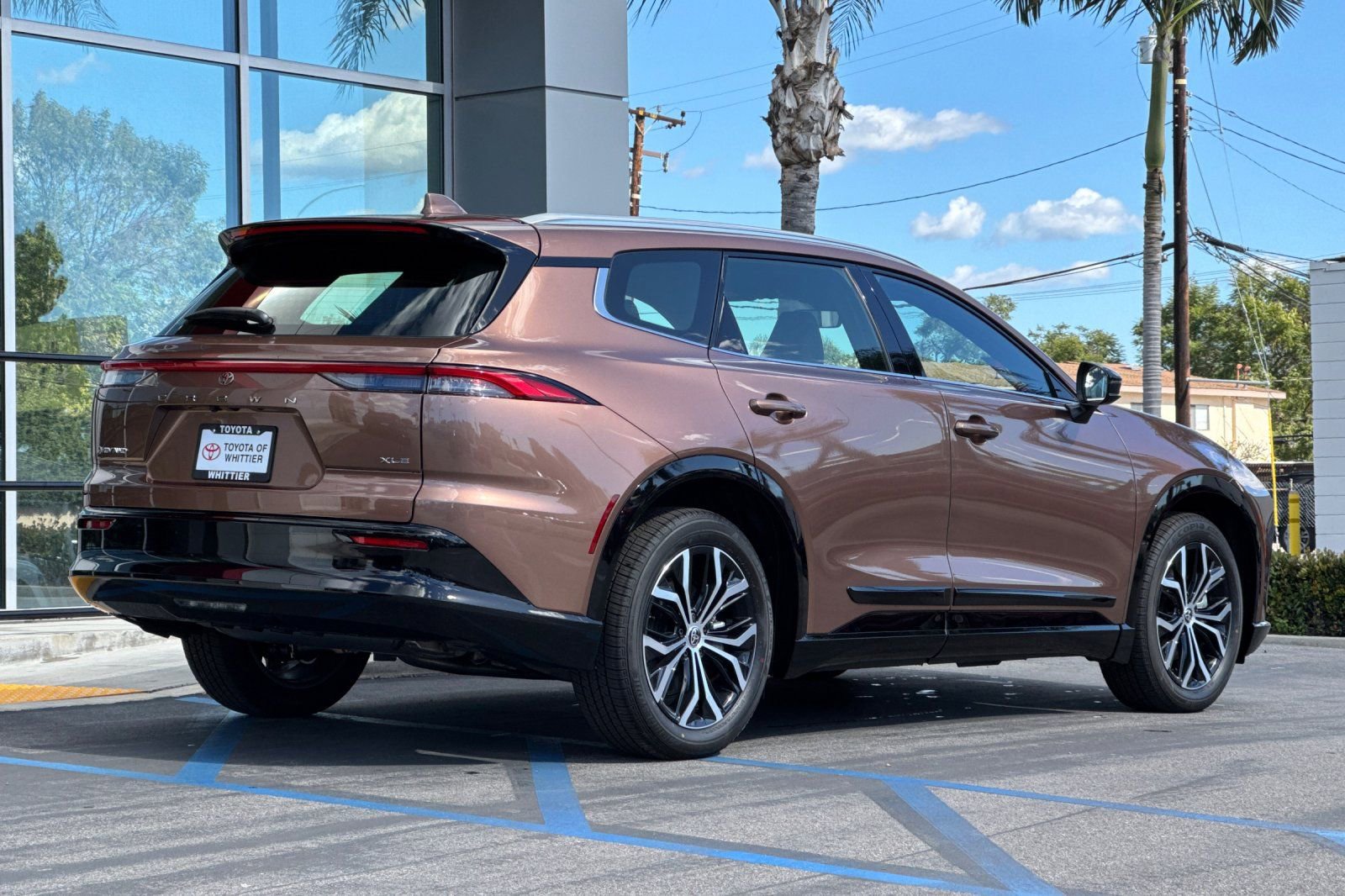 Certified 2025 Toyota Crown Signia image 5