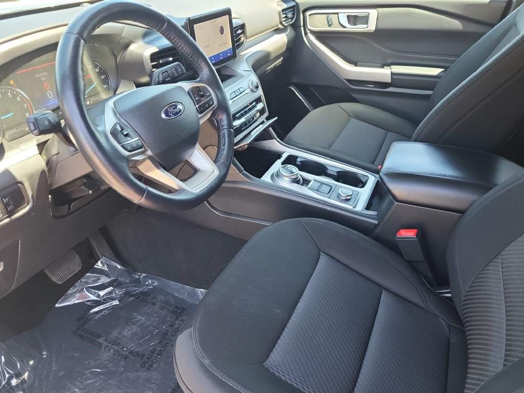 Used 2023 Ford Explorer XLT AWD/4WD image 12