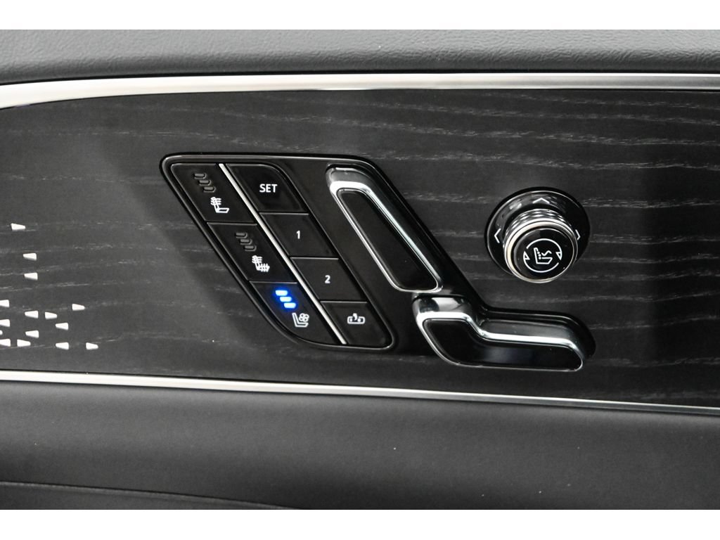New 2026 Cadillac Lyriq V w/ Exterior Carbon Fiber Package AWD/4WD image 19